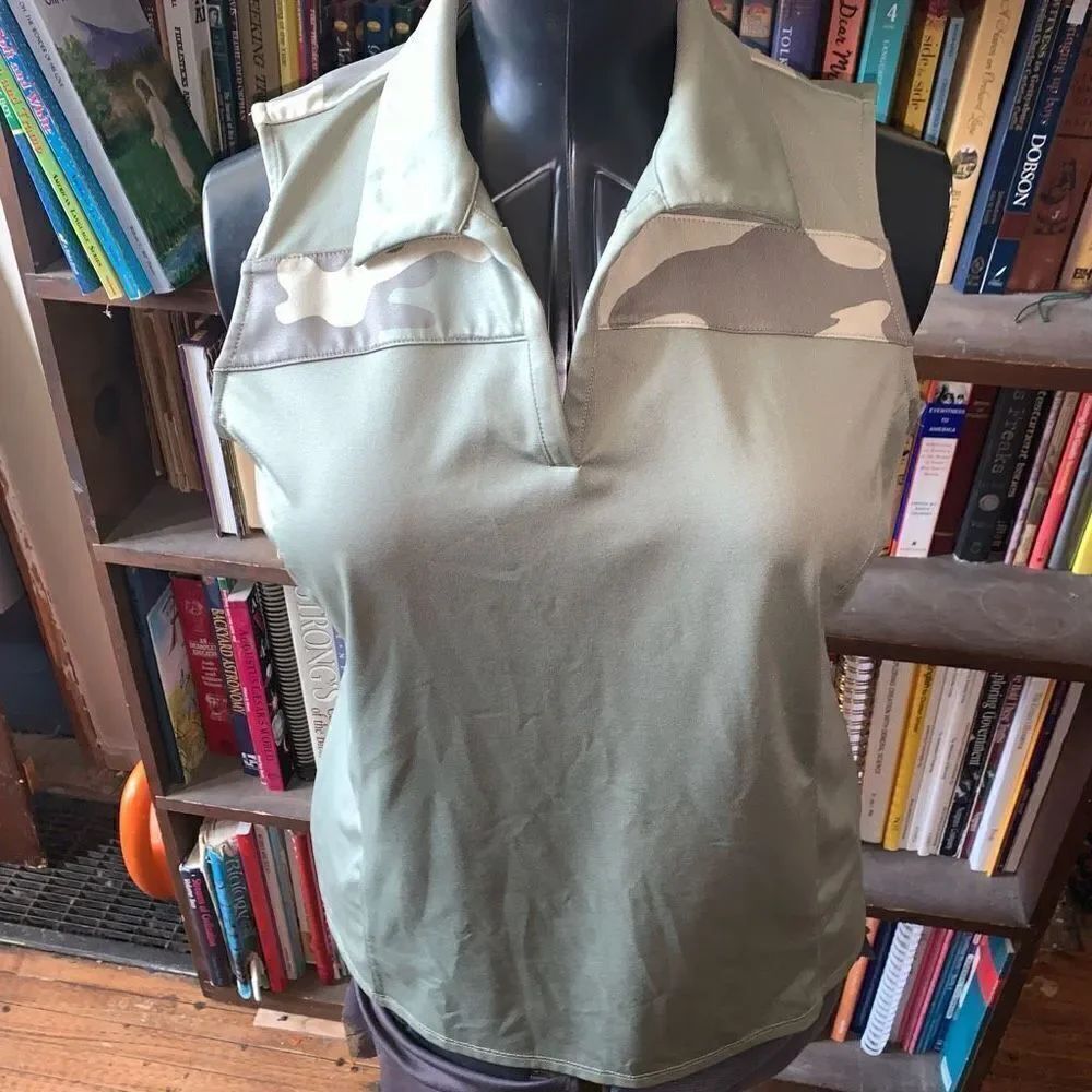 Chicos 1/8-10 army green camo split neck Golfcore sleeveless shirt